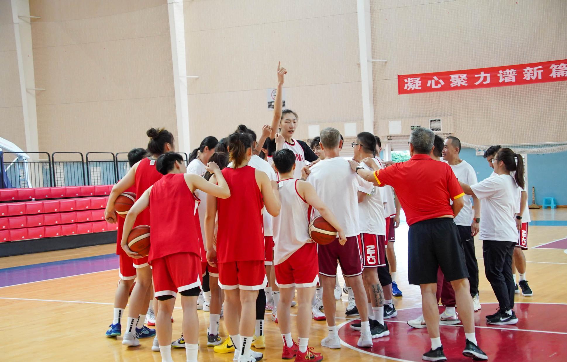 恭喜!中国女篮2米26女版姚明获重点培养,宫鲁鸣:想办法用好她